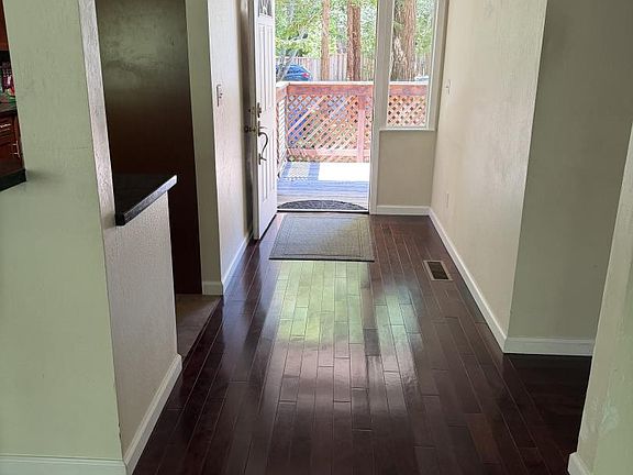 4th image of 14 Fernwood Dr