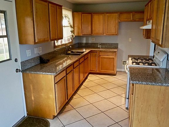4th image of 375 Lang Ave