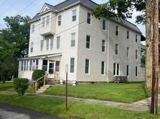203 S 7th St, Oakland, MD 21550