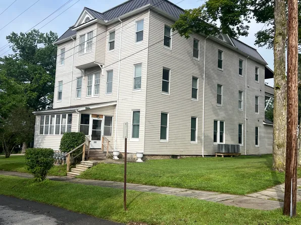 203 S 7th St, Oakland, MD 21550