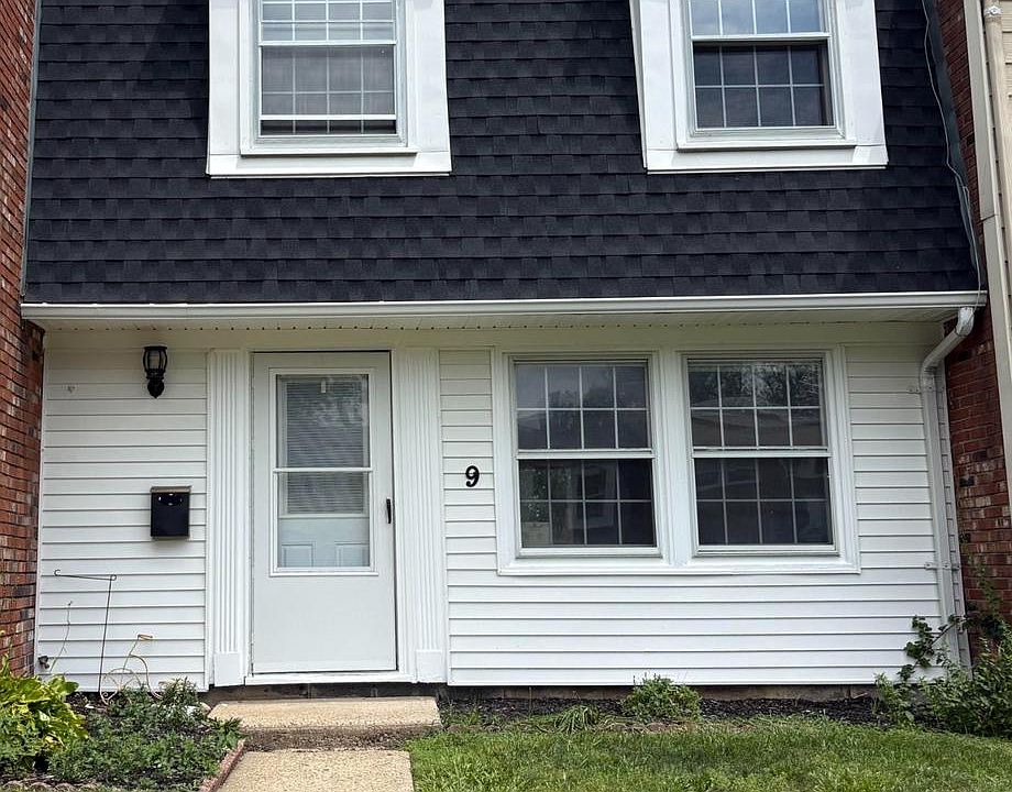 1st image of 9 Raeburn Ln