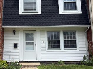 9 Raeburn Ln, Willingboro, NJ 08046
