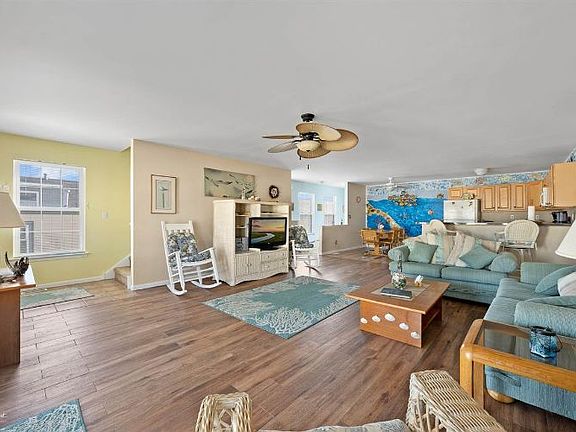 5th image of 608 W Glenwood Ave #A
