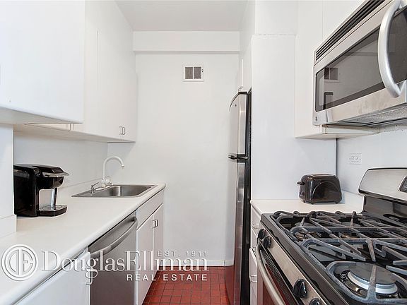 3rd image of 35 Park Ave APT 17F