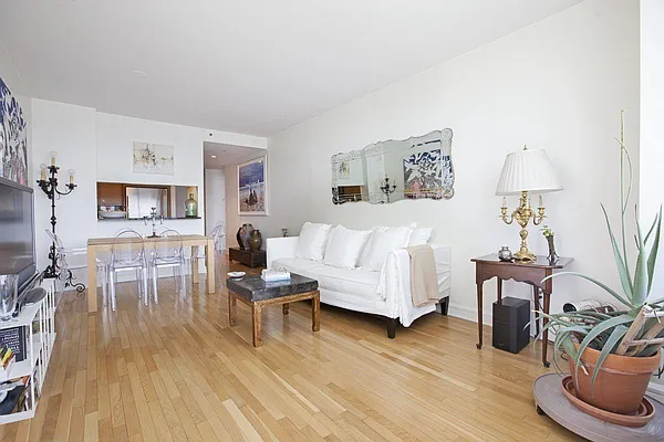 Rented by Nest Seekers International | media 6