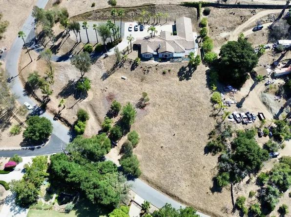 2749 Los Alisos Dr, Fallbrook, CA 92028