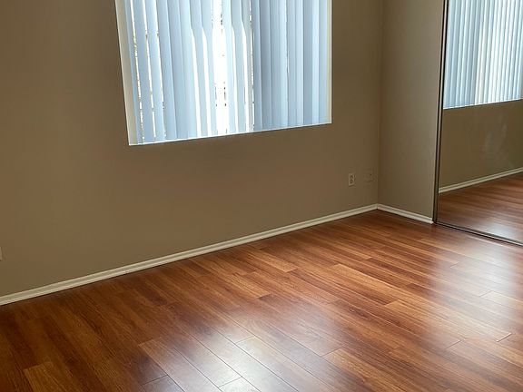 4th image of 215 E Elmwood Ave #T