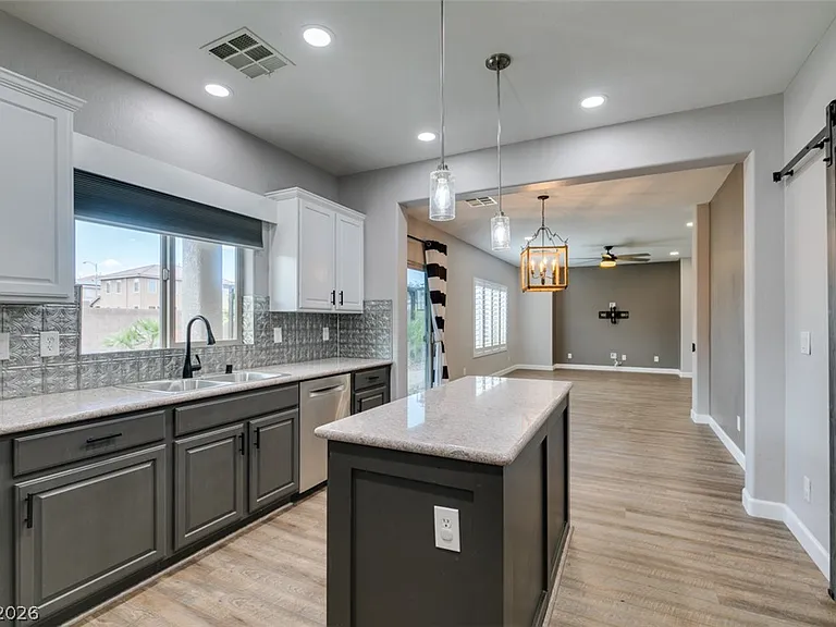 1129 Emanuel St — Photo 24