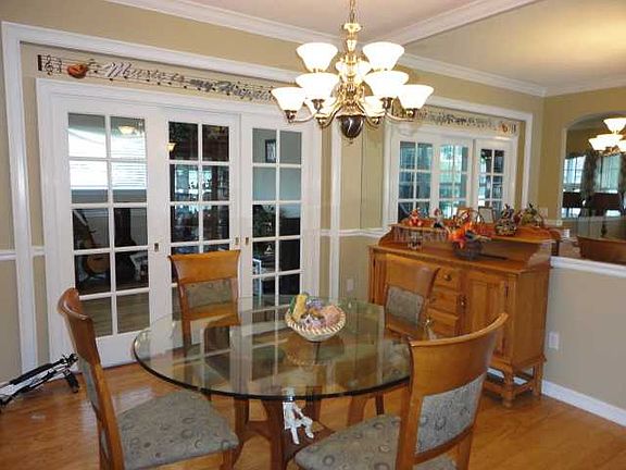 3rd image of 206 Shorewood Dr