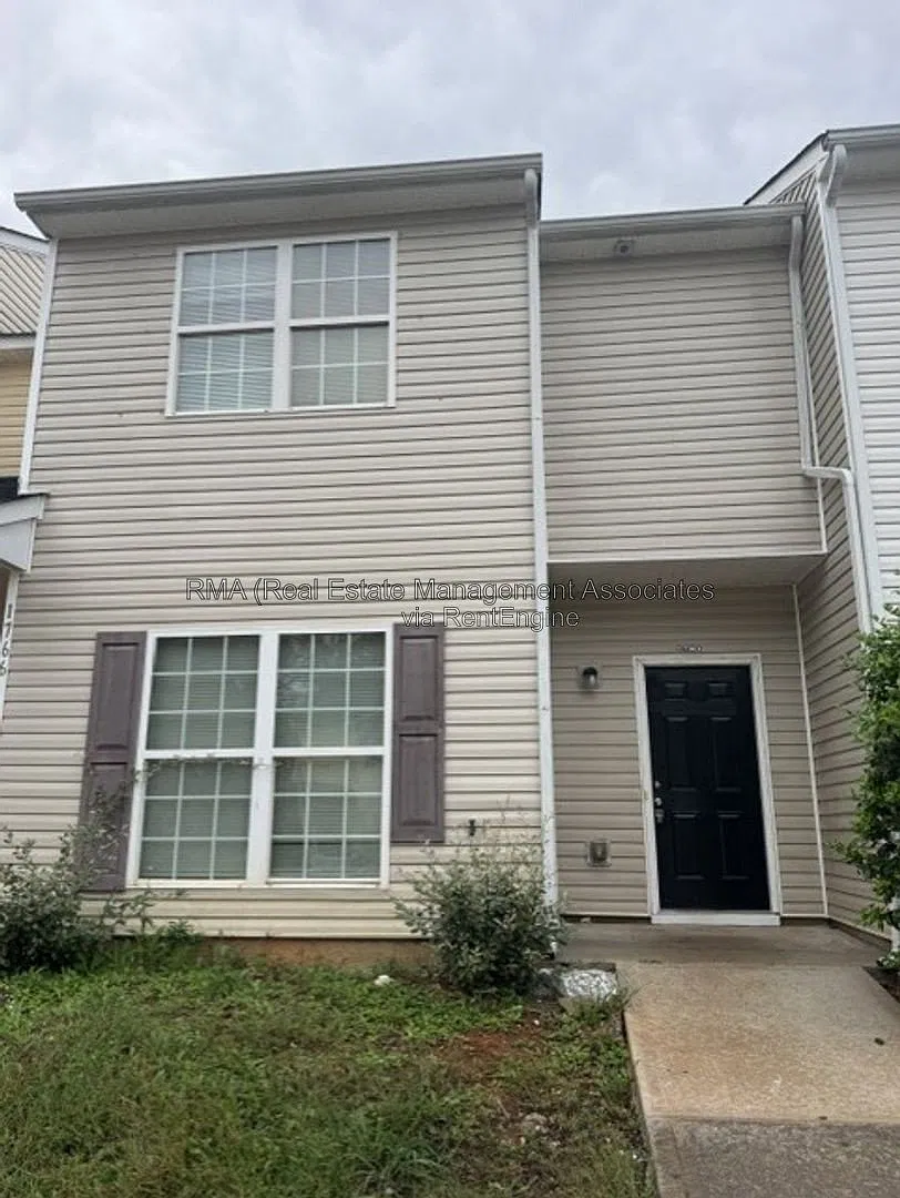 3 bed, 2.5 bath, 1377 sqft, $1,325 — Photo 1