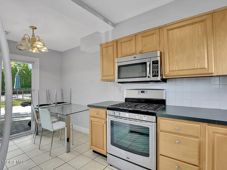 980 Woodgate Ave — Photo 9