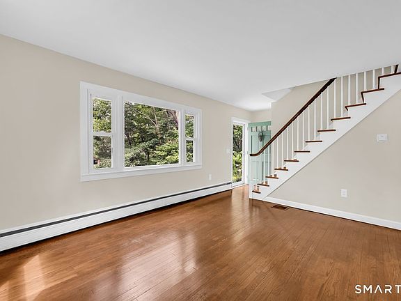 4th image of 425 Lakeside Road
