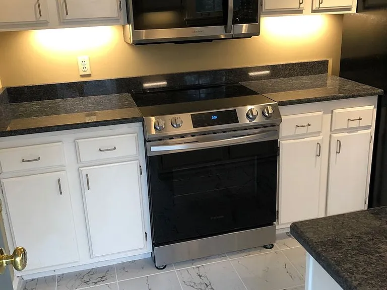 721 Kendall Dr — Photo 3