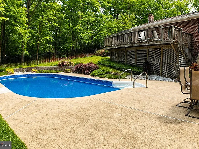 8809 Dove Dr — Photo 5