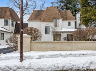 89 Park Gate Dr, Edison, NJ 08820