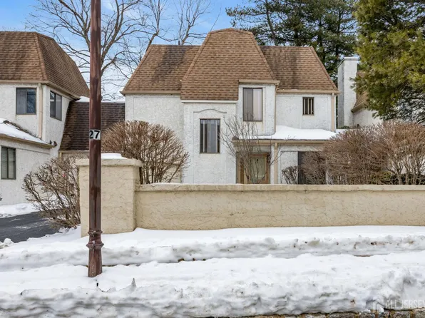 89 Park Gate Dr, Edison, NJ 08820