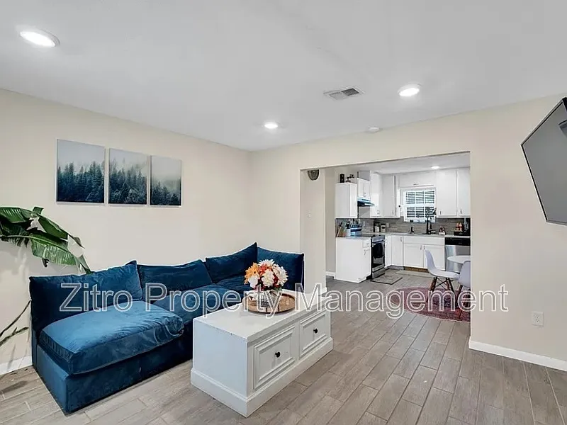3 bed, 2.0 bath, 1083 sqft, $1,650 — Photo 2