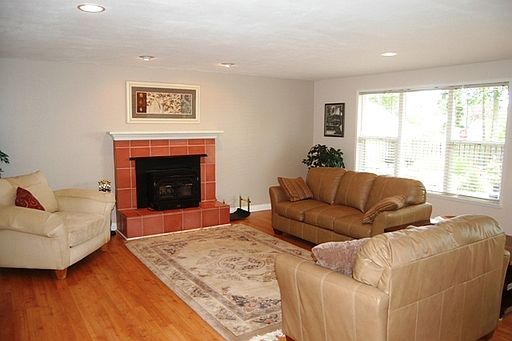 2nd image of 1421 SW Robertson Dr