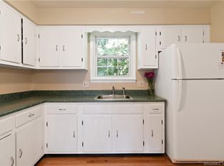 41 Briarwood Ln APT E, Branford, CT 06405