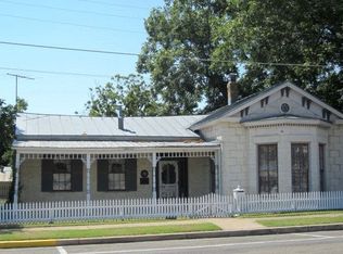 107 N Orange St, Fredericksburg, TX 78624