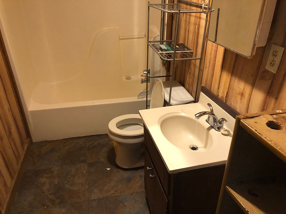 2nd image of 615 3rd St