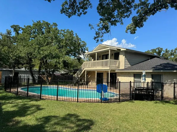 703 San Jacinto St, Mineral Wells, TX 76067