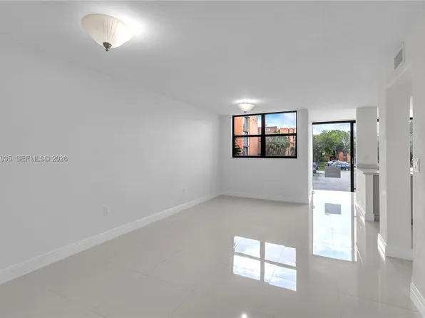 9440 W Flagler St APT 208, Miami, FL 33174