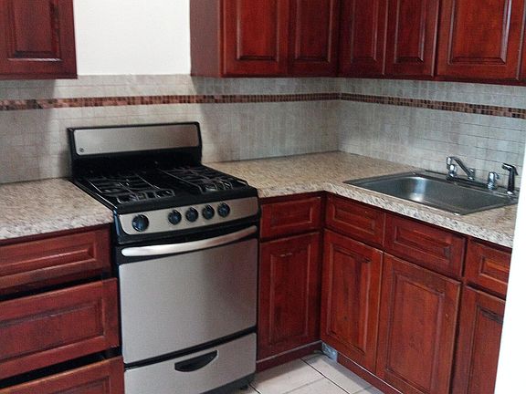 3rd image of 538 Willoughby Ave #4