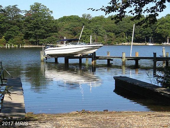 Severn River Privileged Community with Boat Launch
