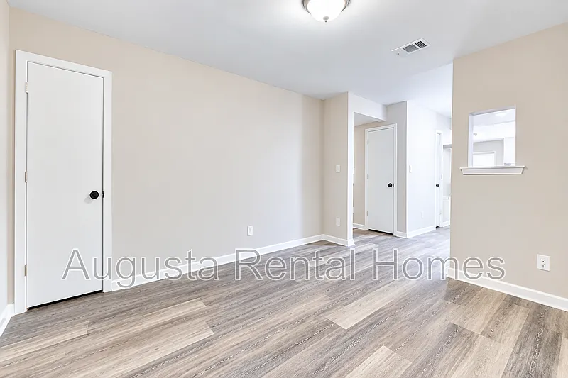 2 bed, 1.0 bath, 1012 sqft, $995 — Photo 4