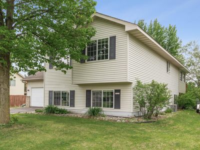 809 E Orchard St, Belle Plaine, MN, 56011