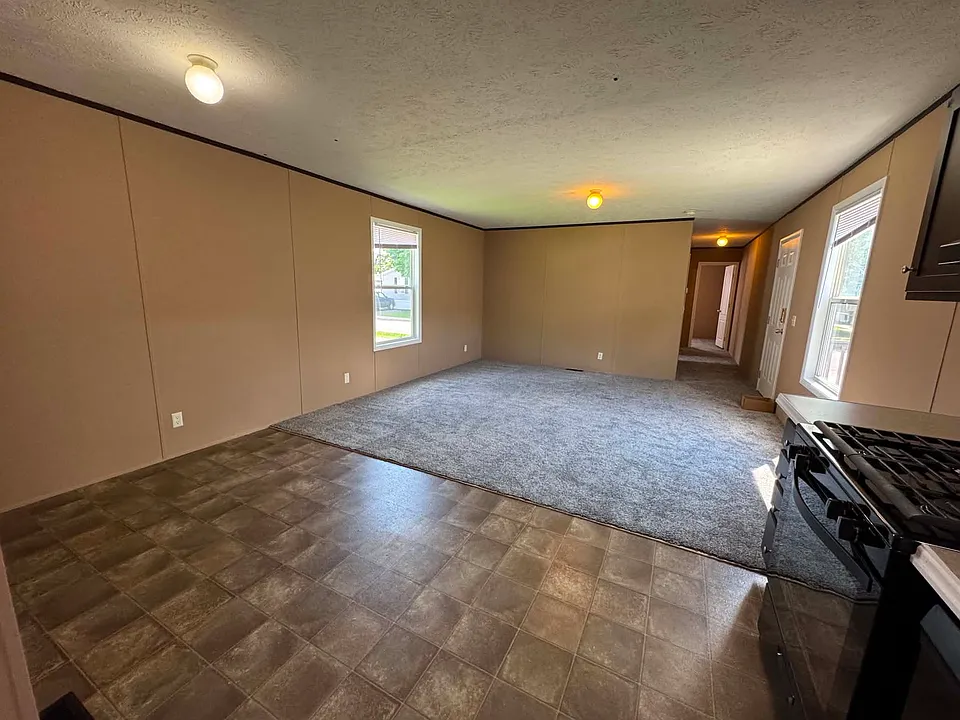 Lr / Kitchen