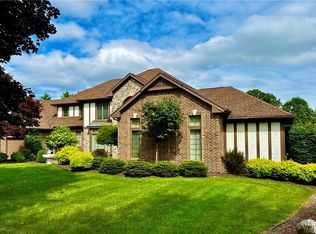 7 Beauclaire Ln, Fairport, NY 14450