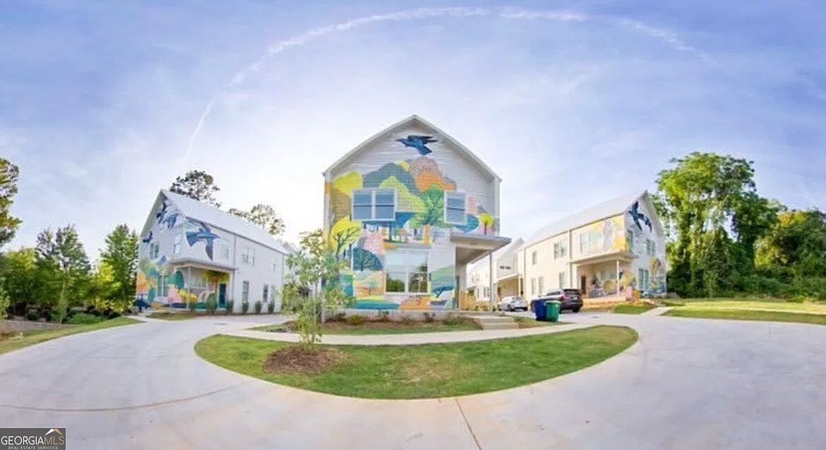 3 bed, 3.5 bath, 2140 sqft, $2,700 — Photo 1