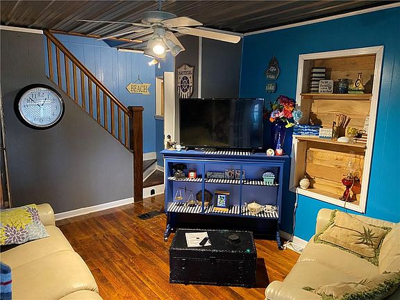 5th image of 10869 Brown St