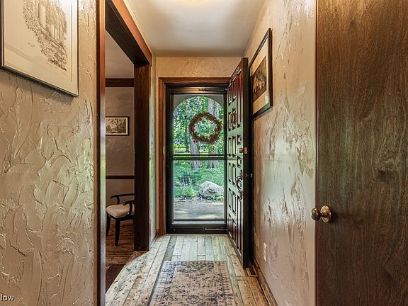 5th image of 1105 Highland Ave E