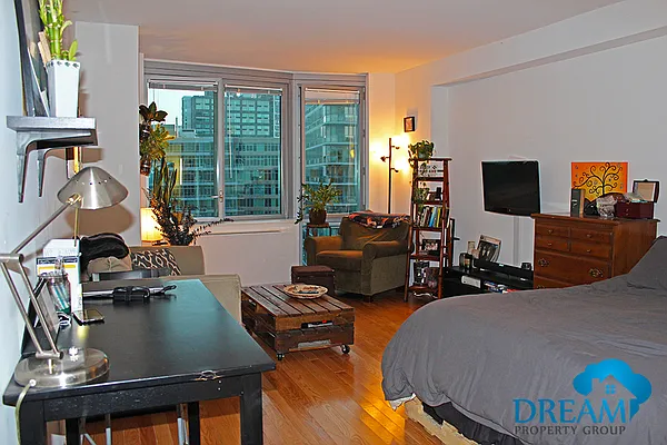 Rented by Dream Property Group LLC | media 1