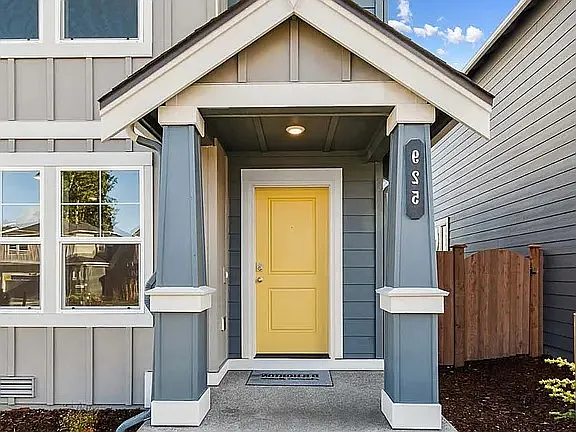4322 Savannah Loop NE — Photo 2