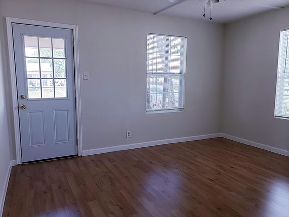 3rd image of 2104 Delante St