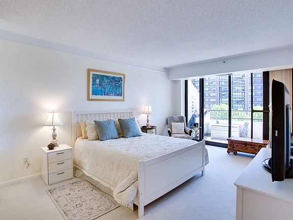 5th image of 1300 Crystal Dr APT 807S