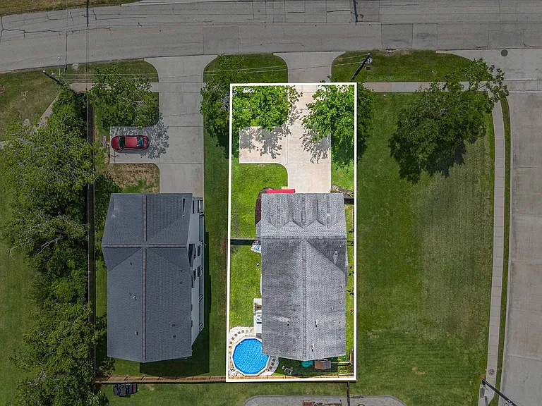 1333 N Meyer Ave — Photo 43