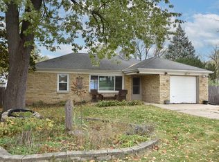 14300 W Gatewood Dr, New Berlin, WI 53151