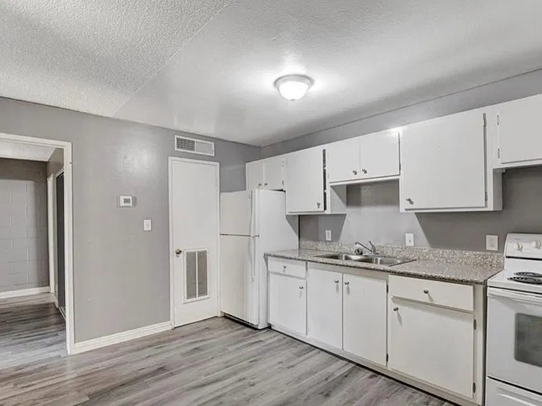 3719 Hazelwood St #1 — Photo 8