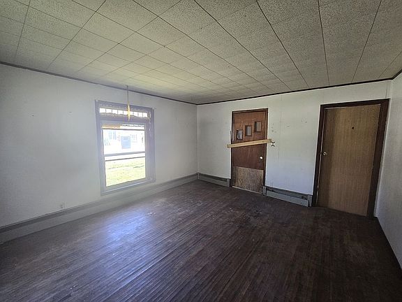 2nd image of 109 N Roads St