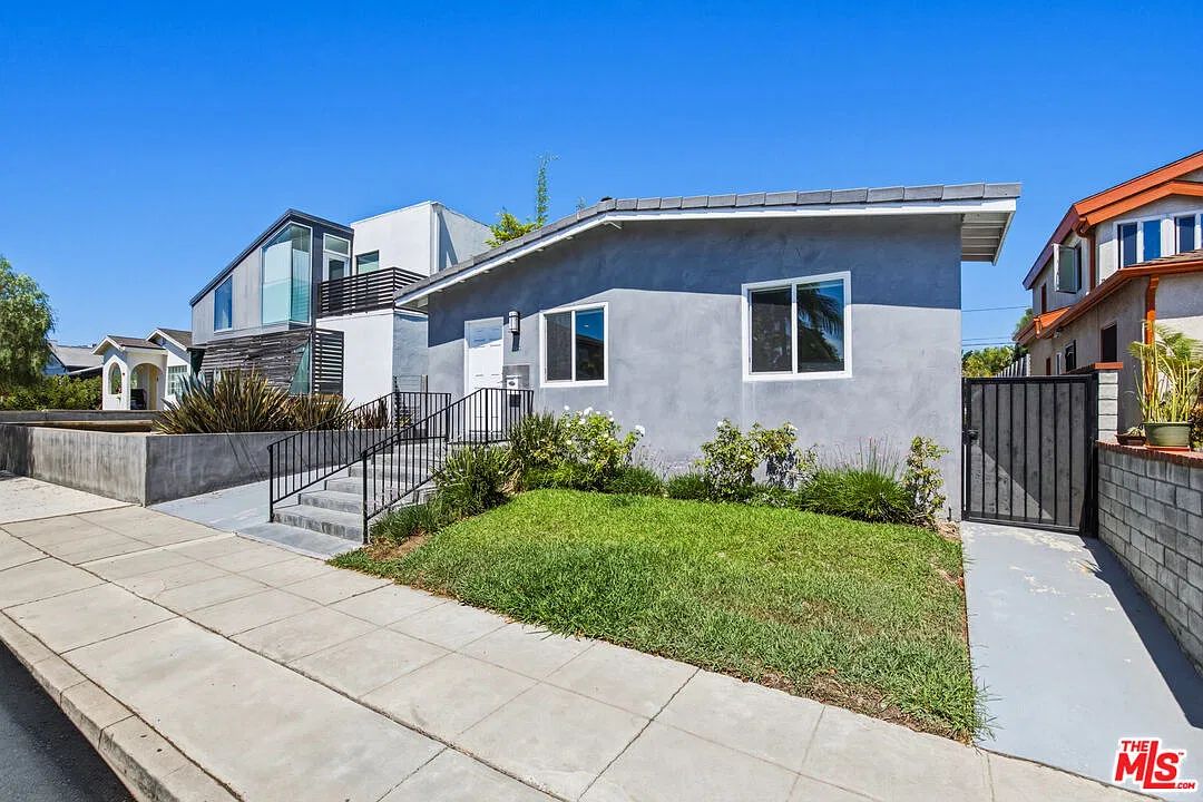 4 bed, 2500 sqft, $7,500 — Photo 2