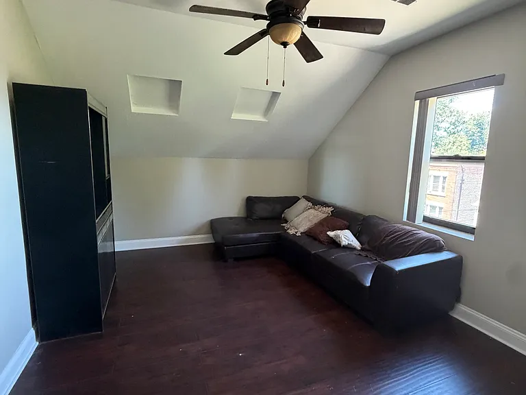 2411 W 34th Pl — Photo 15