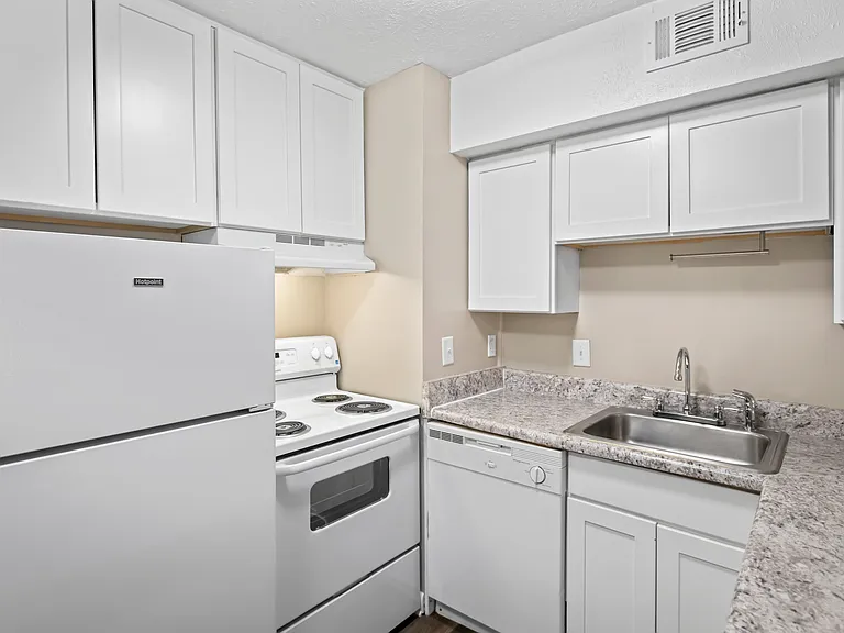 Amora East Townhomes — Photo 12