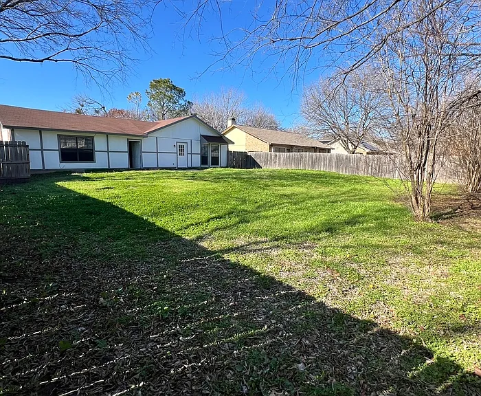 2504 Liberty Ln — Photo 3