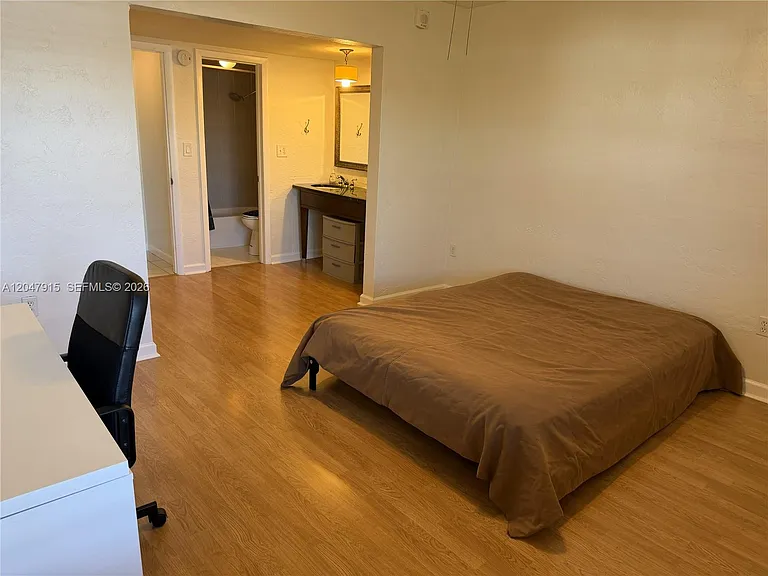 1205 Mariposa Ave #413 — Photo 8