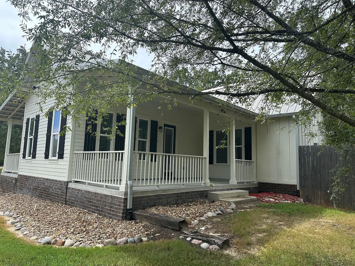 College Station (Karnes City Cottages) - 2 Bedroom - 2 Bath - House - West of Easterwood Airport — Photo 1